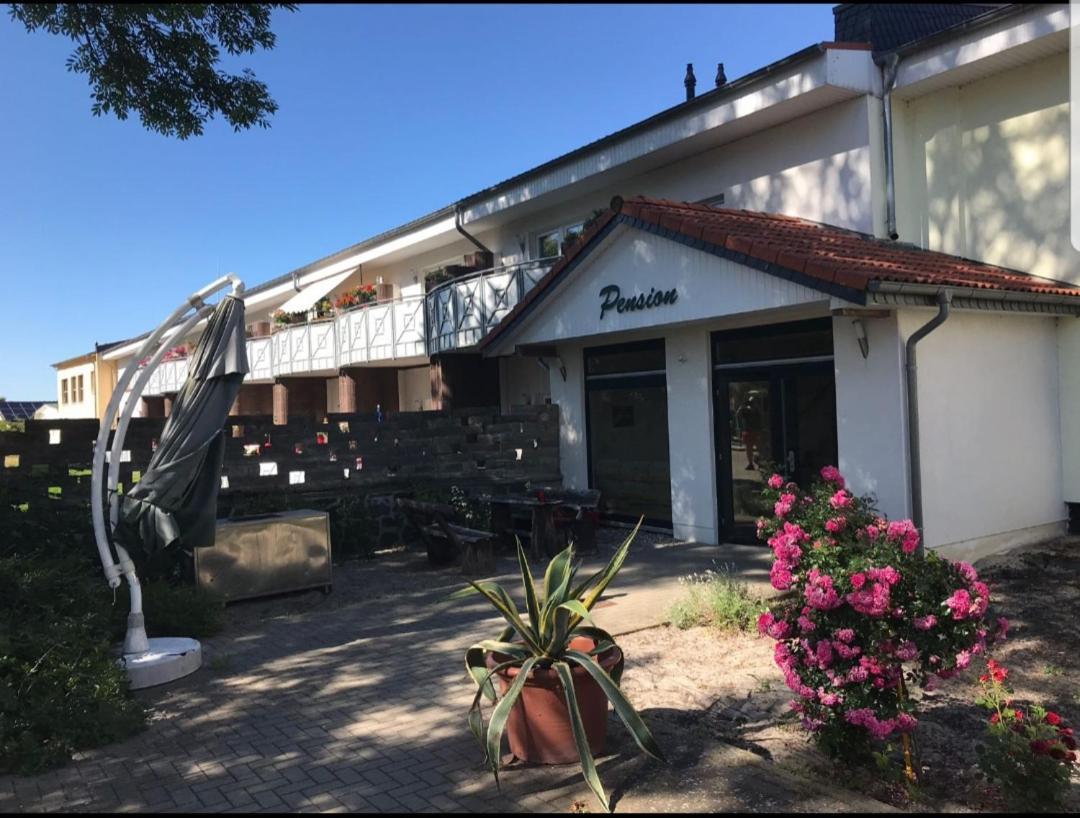 Pension  Zu den Linden Trin Trinwillershagen Exterior foto